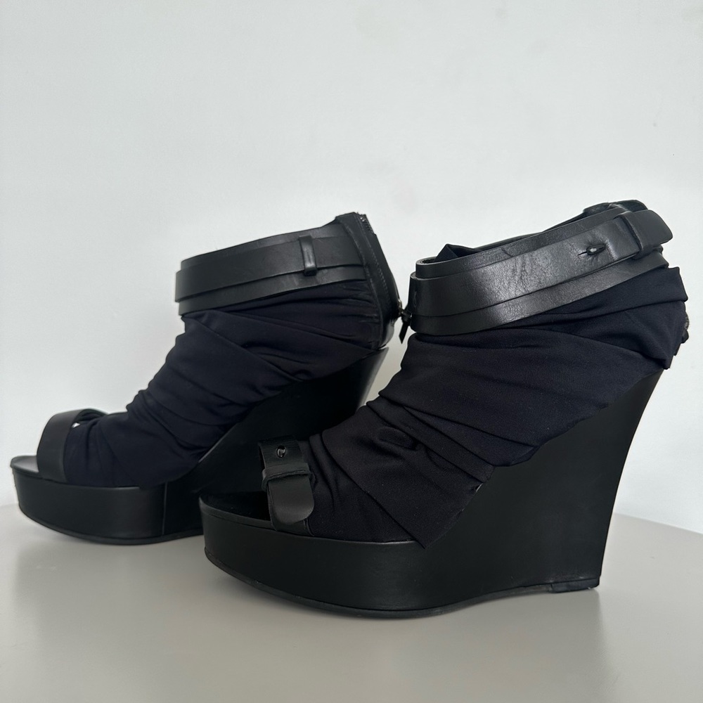 Givenchy - Picture 2 of 5